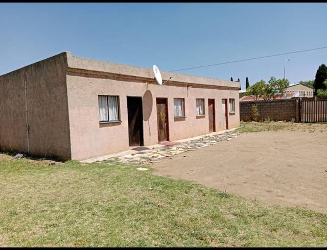 3 BEDROOM HOUSE FOR SALE IN LENASIA SOUTH EXT 4